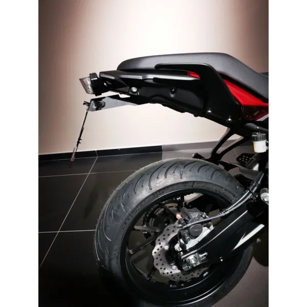 Support de plaque V PARTS noir - Yamaha MT-07 TRACER/MT-09 TRACER